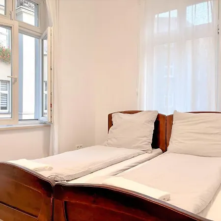 Apartment Ostrowek 12 *